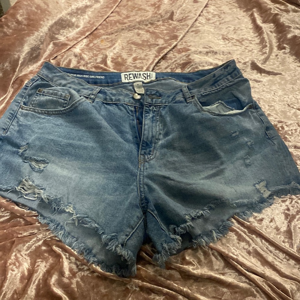 Women’s plus size cut off Jean shorts